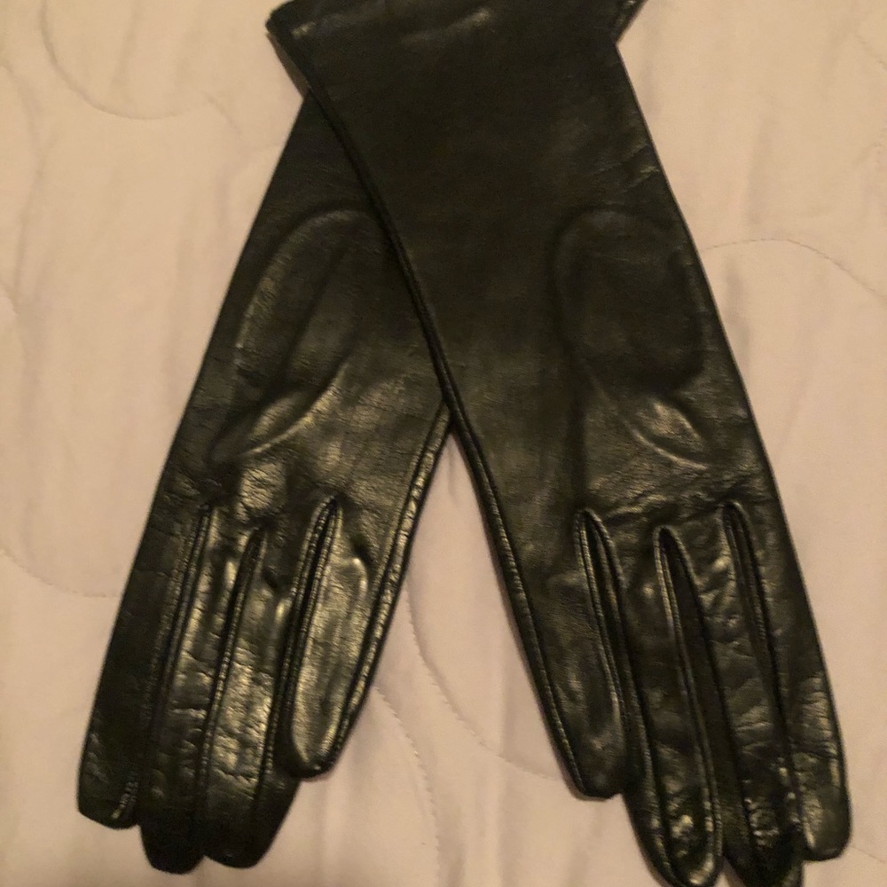 Women’s leather gloves